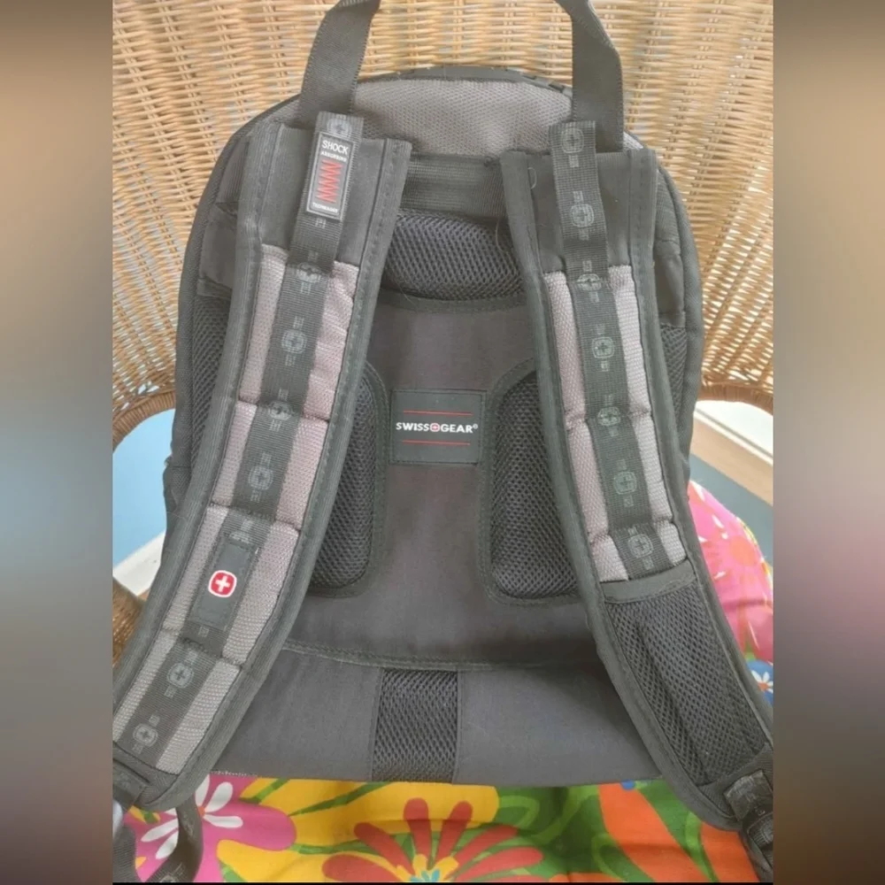 SwissGear Black and Gray Sporty Backpack with Modern Design, NWOT